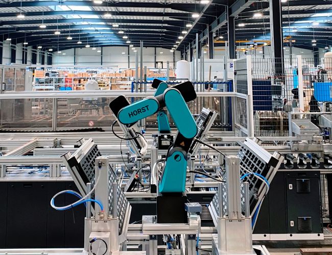 2023 | Die ersten Roboter in der Kunststoff-Fertigung